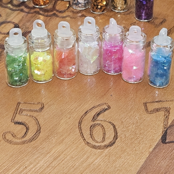 #7 - 7 Glass Vials of Holographic Glitter - Picture 1 of 5